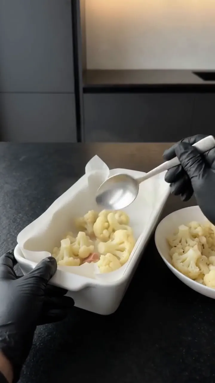 Cheesy Cauliflower and Smoked Turkey Casserole – preparation