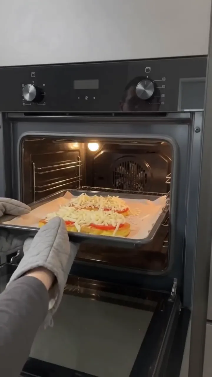Cheesy Tomato Cauliflower Steaks – step 3