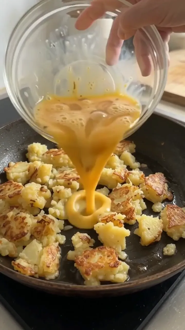 Crispy Potato and Egg Breakfast Pizza – step 2