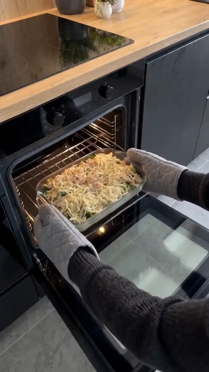 Creamy Low-Carb Chicken and Broccoli Alfredo Casserole