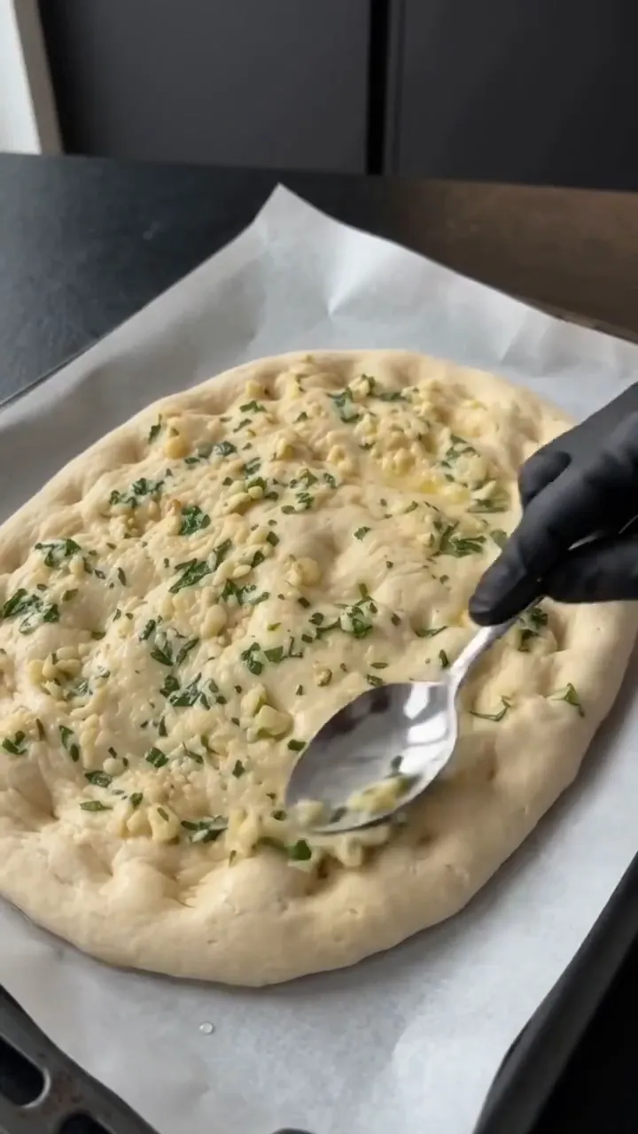 Cheesy Garlic Herb Flatbread Strips – step 2