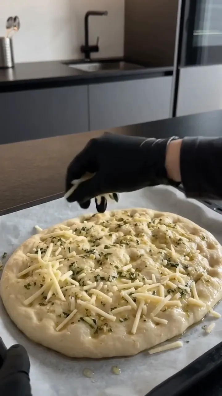 Cheesy Garlic Herb Flatbread Strips – step 4