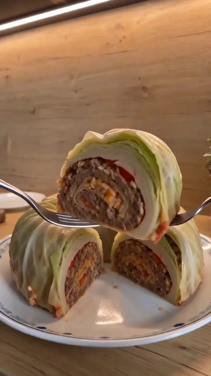 Bundt Pan Cabbage Roll Ring – ready to serve