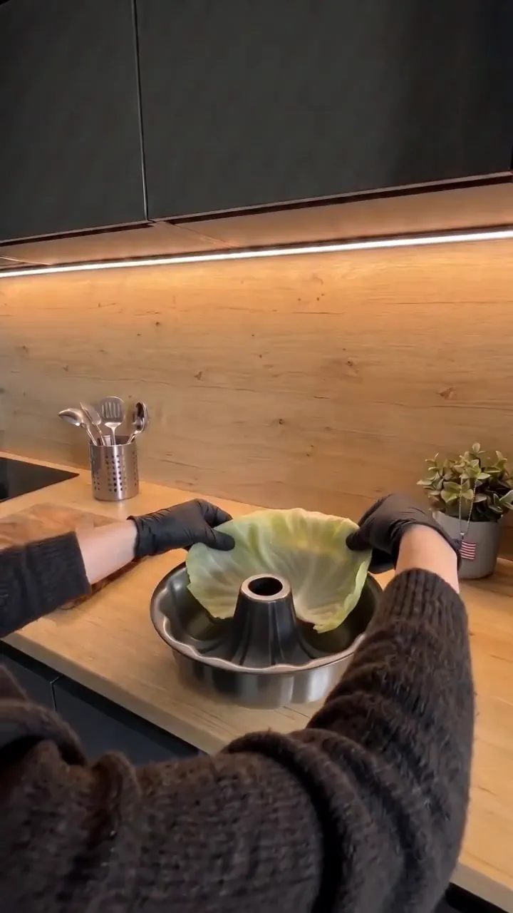 Bundt Pan Cabbage Roll Ring – preparation