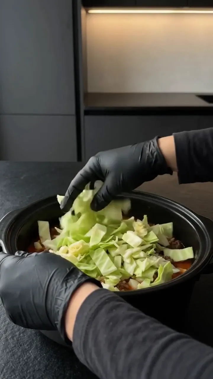 Easy Slow Cooker Cabbage Roll Casserole – preparation