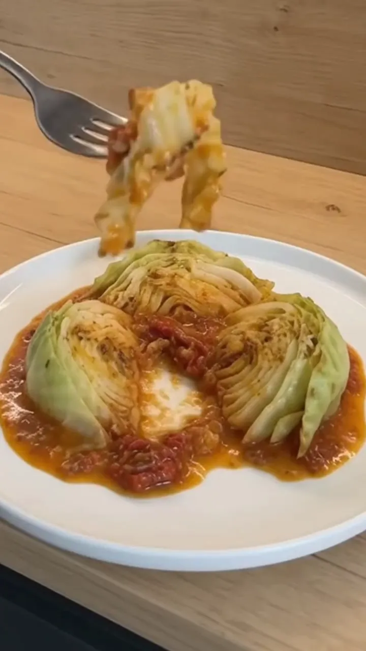 Creamy Sun-Dried Tomato Braised Cabbage – preparation