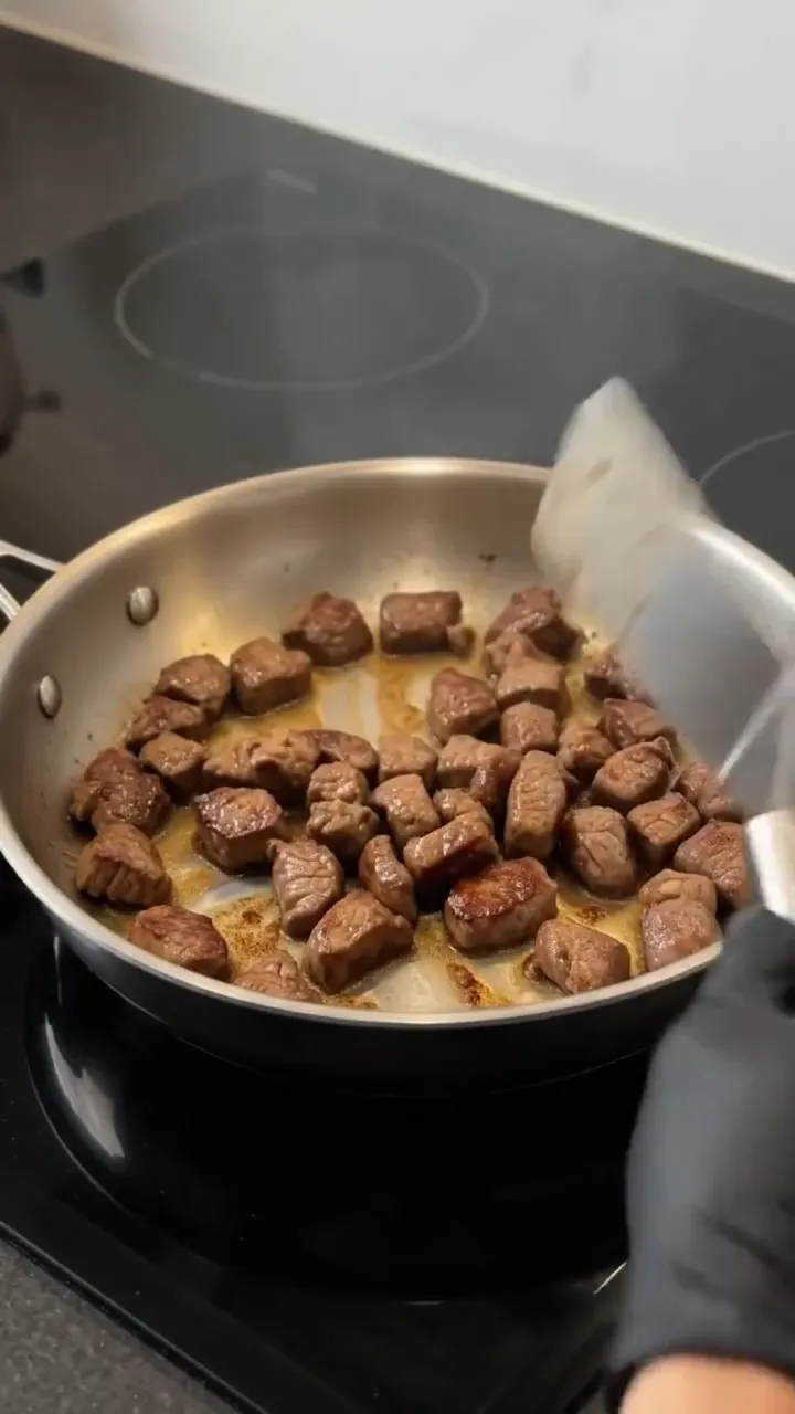 Cheesy Beef and Potato Crust Pie – step 2